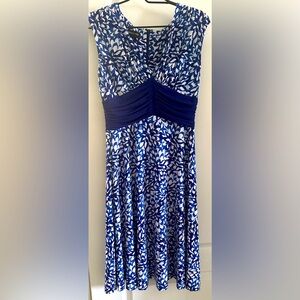Jones New York dress. Sleeveless. midi. Blue and white. Zipper in  back. Size 6
